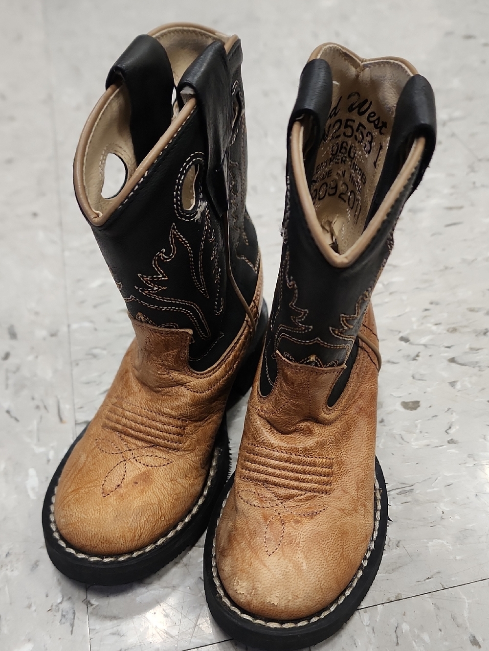 Old West Black and Tan Kids Western Boots Size 7.5